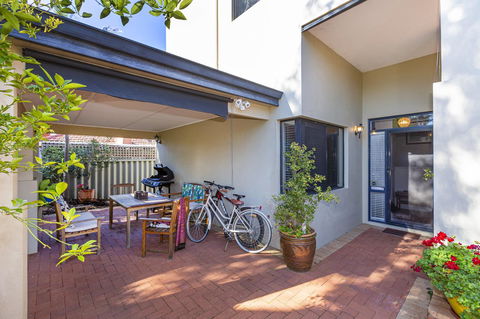 Como Executive Apartment - Accommodation 4U 2
