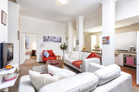 Como Executive Apartment - Accommodation 4U 5