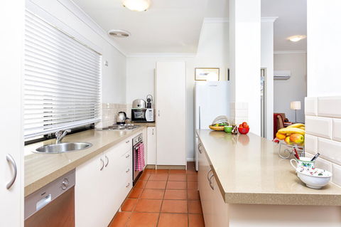 Como Executive Apartment - Accommodation 4U 8