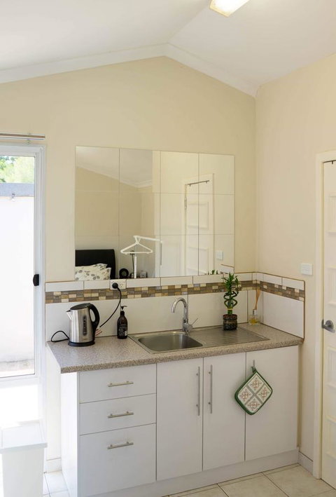 Susan Yong's Studio - Accommodation 4U 12