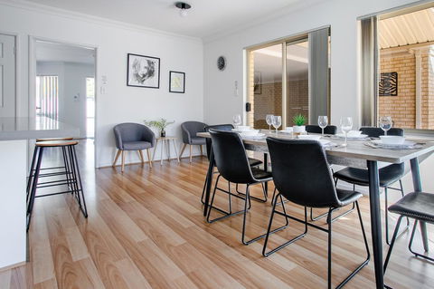 Jane Residence - Accommodation 4U 13