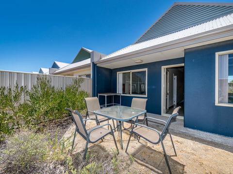 Seafront Unit 60 - Accommodation 4U 1