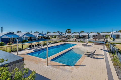 Seafront Unit 60 - Accommodation 4U 9