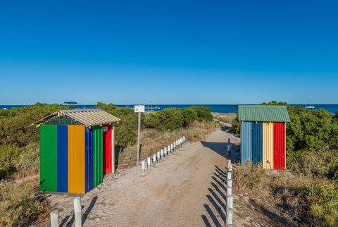 Seafront Unit 60 - Accommodation 4U 10