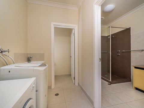 Seafront Unit 60 - Accommodation 4U 4