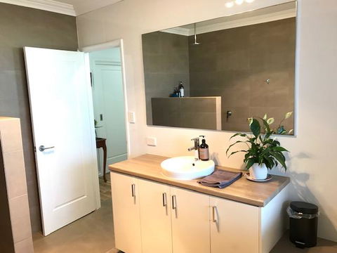 The Mains Guest House 2 Bedroom Farm Stay - Accommodation 4U 9