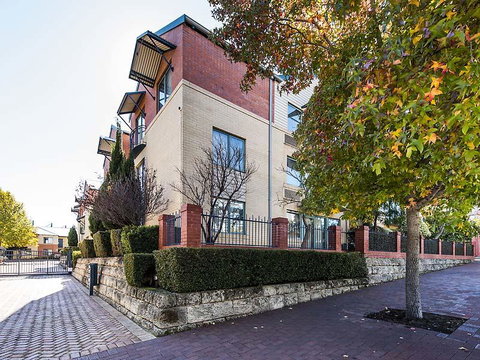 Subiaco Village 28 - Accommodation 4U 25