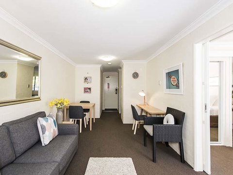 Subiaco Village 28 - Accommodation 4U 3