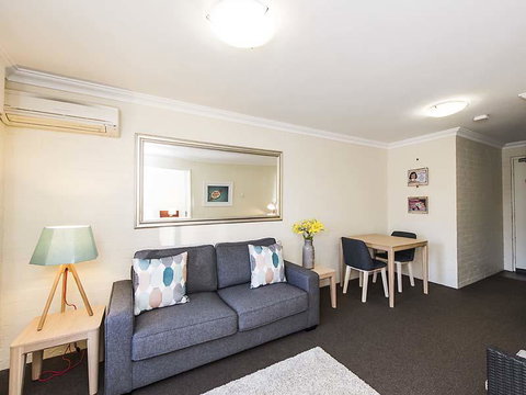 Subiaco Village 28 - Accommodation 4U 5