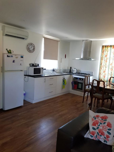 While Away Holiday Accommodation - Accommodation 4U 5