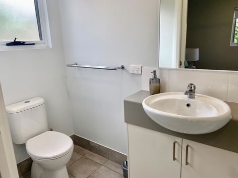 17 By The Sea - Accommodation 4U 13