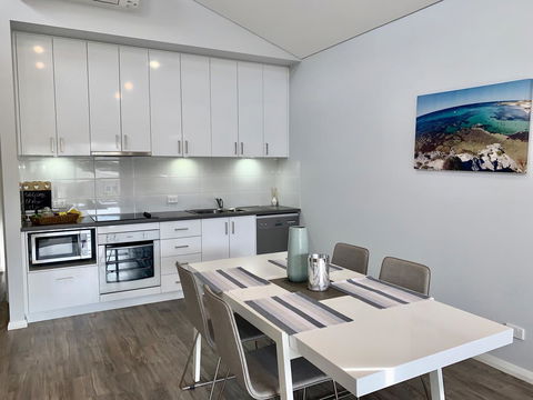 17 By The Sea - Accommodation 4U 9