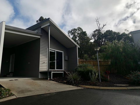 17 By The Sea - Accommodation 4U 2