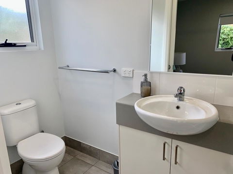 17 By The Sea - Accommodation 4U 10