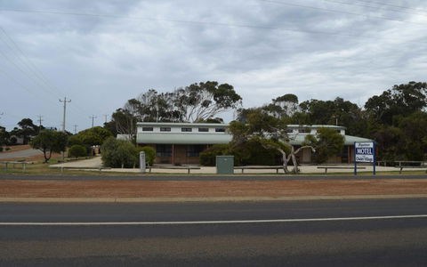 Hopetoun Motel & Chalet Village - Accommodation 4U 18