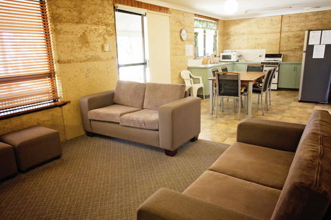 Hopetoun Motel & Chalet Village - Accommodation 4U 8
