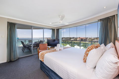 A 406 FANTASTIC OCEAN BEACH And MARINA VIEW APT - MANDURAH - Accommodation 4U 13