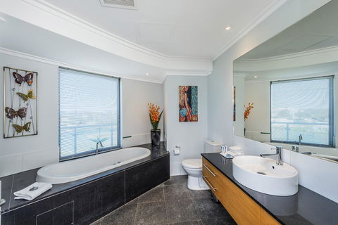 A 406 FANTASTIC OCEAN BEACH And MARINA VIEW APT - MANDURAH - Accommodation 4U 14