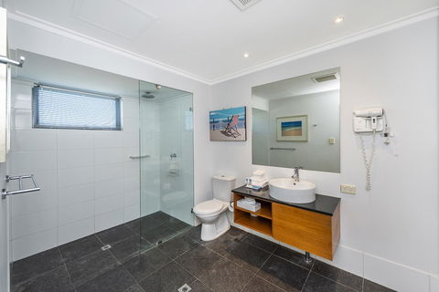 A 406 FANTASTIC OCEAN BEACH And MARINA VIEW APT - MANDURAH - Accommodation 4U 16