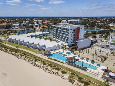 A 406 FANTASTIC OCEAN BEACH And MARINA VIEW APT - MANDURAH - Accommodation 4U 7