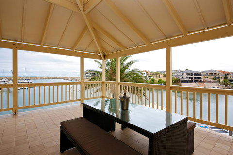 The Marina Hotel - Mindarie - Accommodation 4U 7