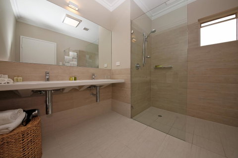 The Marina Hotel - Mindarie - Accommodation 4U 15