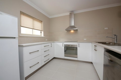 The Marina Hotel - Mindarie - Accommodation 4U 8