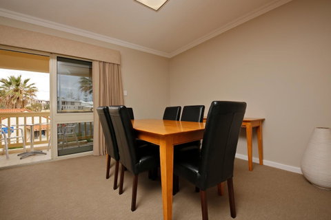 The Marina Hotel - Mindarie - Accommodation 4U 11