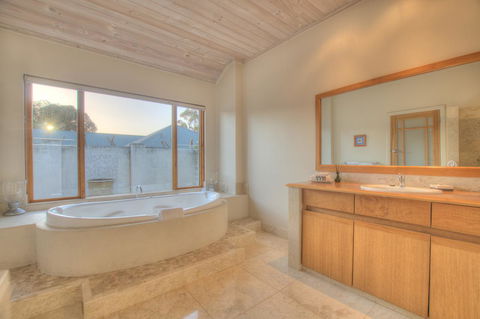 Moana Spa Villas - Prime Yallingup Location - Accommodation 4U 17