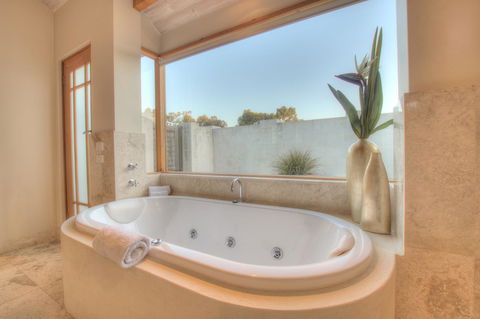 Moana Spa Villas - Prime Yallingup Location - Accommodation 4U 6