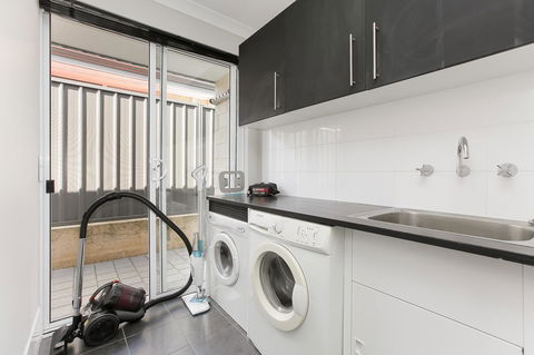 Perth Comfy Stays - Accommodation 4U 24