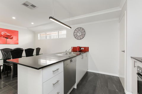 Perth Comfy Stays - Accommodation 4U 14