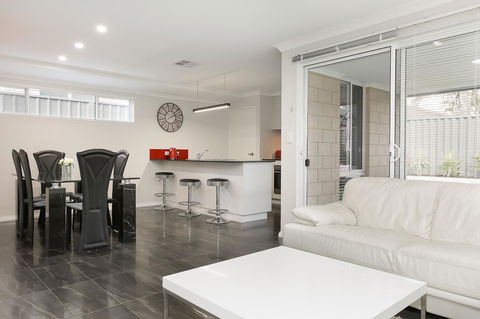 Perth Comfy Stays - Accommodation 4U 23