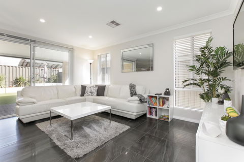 Perth Comfy Stays - Accommodation 4U 2