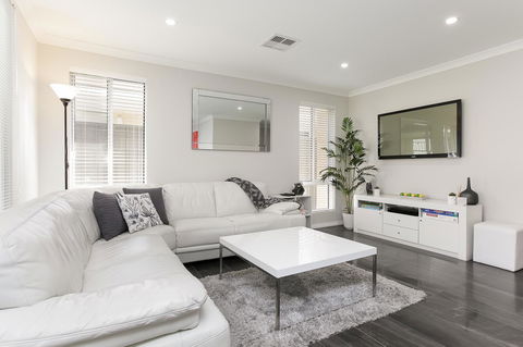 Perth Comfy Stays - Accommodation 4U 0