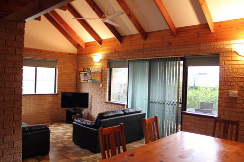 Kestrel Chalets - Accommodation 4U 8