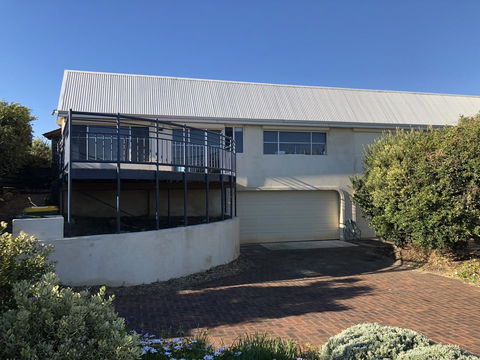Halls Head Beach House - Accommodation 4U 1