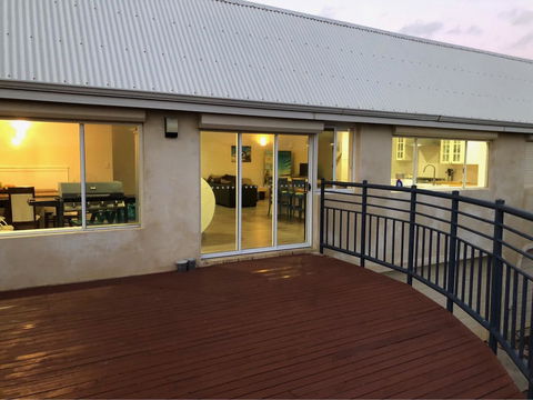 Halls Head Beach House - Accommodation 4U 11