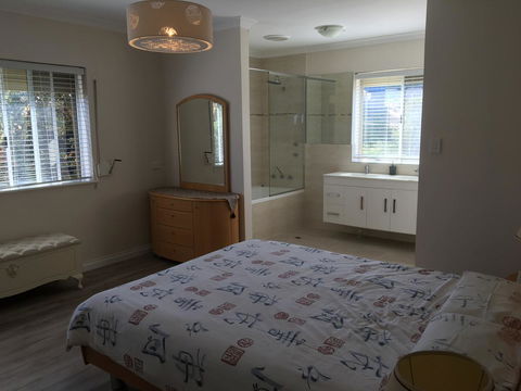 Halls Head Beach House - Accommodation 4U 6