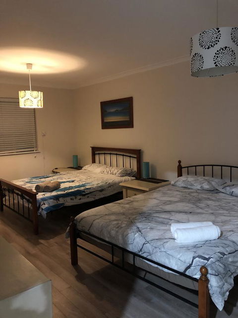 Halls Head Beach House - Accommodation 4U 9