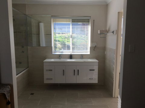 Halls Head Beach House - Accommodation 4U 7