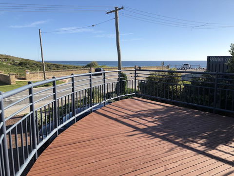 Halls Head Beach House - Accommodation 4U 0