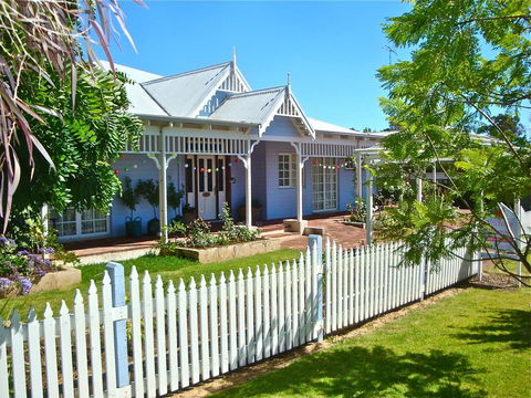 Lanterns Retreats - Accommodation 4U 1