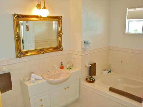 Lanterns Retreats - Accommodation 4U 21