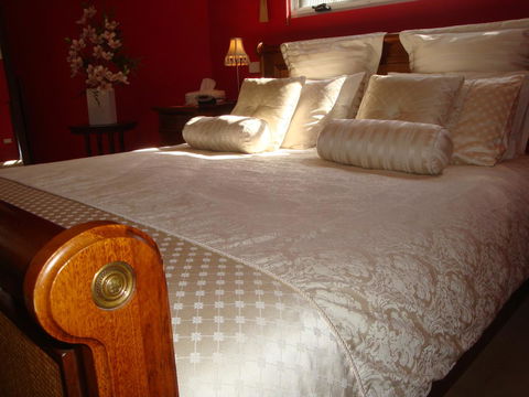 Lanterns Retreats - Accommodation 4U 8