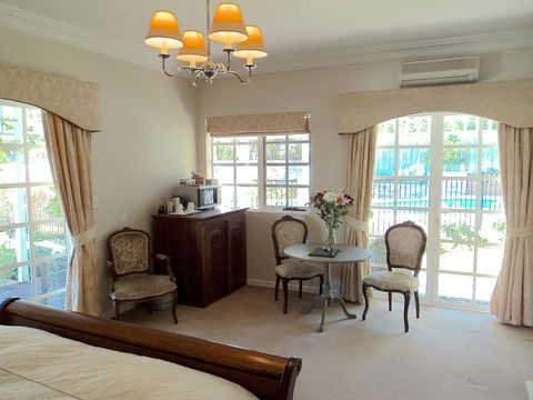 Lanterns Retreats - Accommodation 4U 4