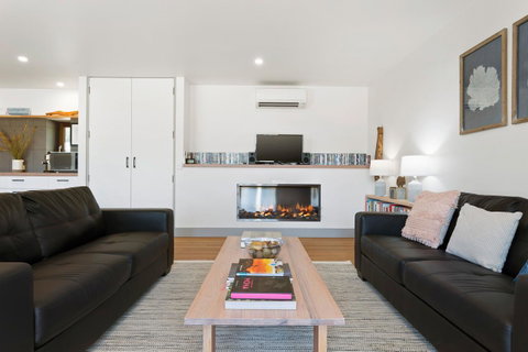 Tamar Solar Home - Accommodation 4U 8