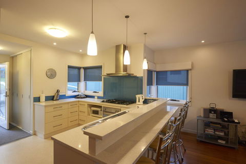 Bridport Holiday Rental - Accommodation 4U 3
