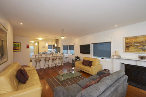 Bridport Holiday Rental - Accommodation 4U 2