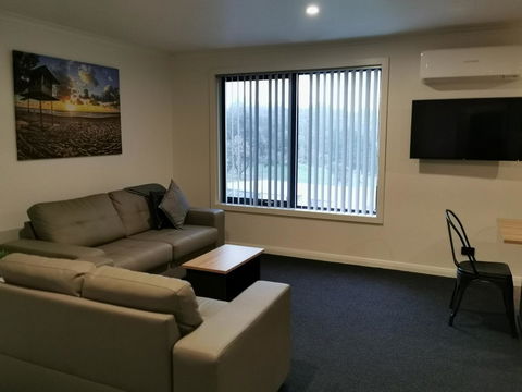 Youngtown Executive Apartments - 2BR Included, Free Parking & Wifi, Sofa Bed & Cot Fee Applies - Accommodation 4U 3